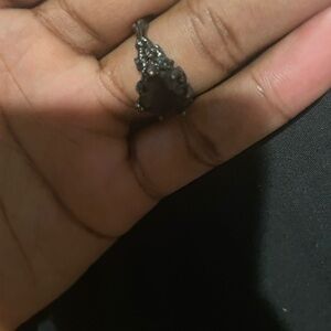 Elegant Black Heart Stone Ring